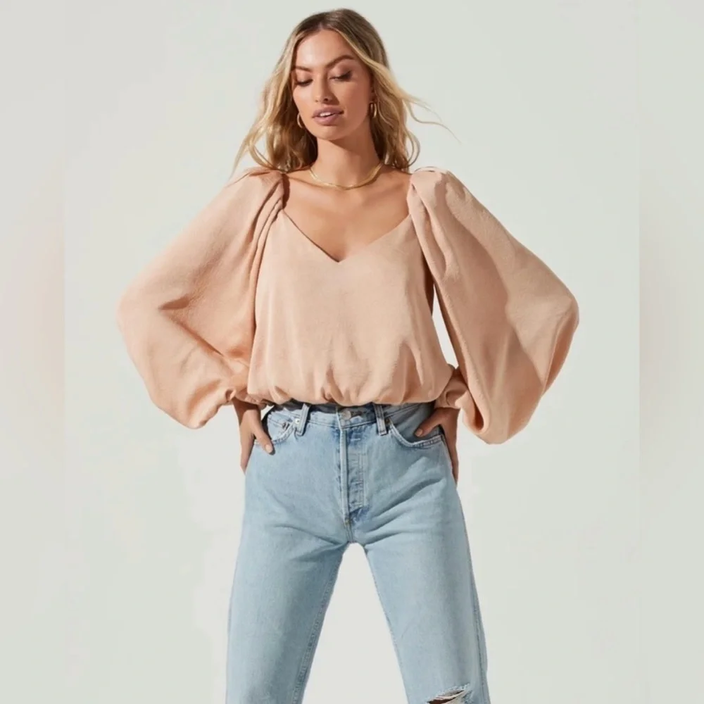 ASTR The Label Cally Revolve Top